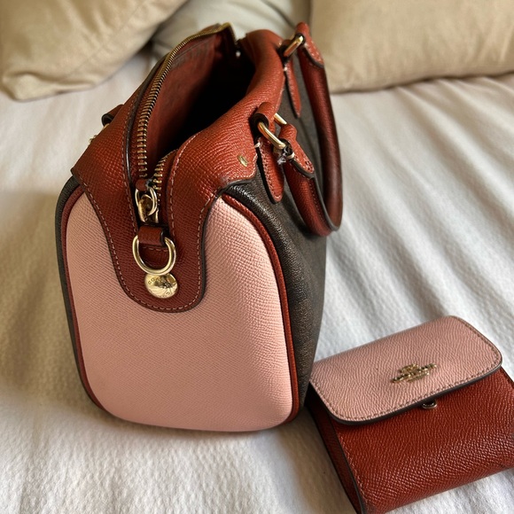 Authentic coach bag. - Picture 2 of 4